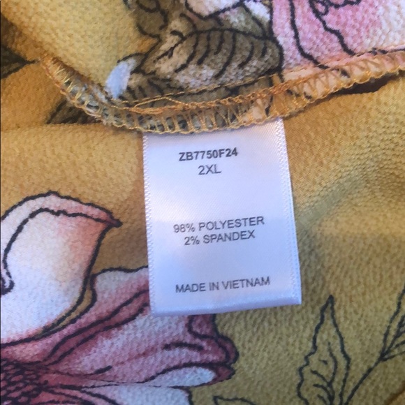 Flowered blouse - Picture 6 of 8